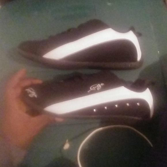 Shoes - Picture 2 of 4